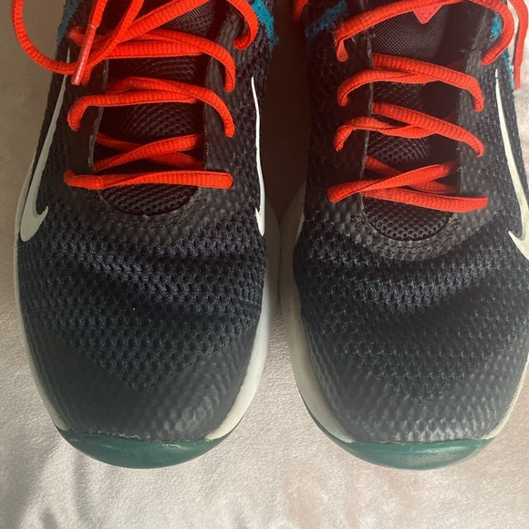 Nike Labron James witness athlete shoes size 9 - Picture 5 of 5